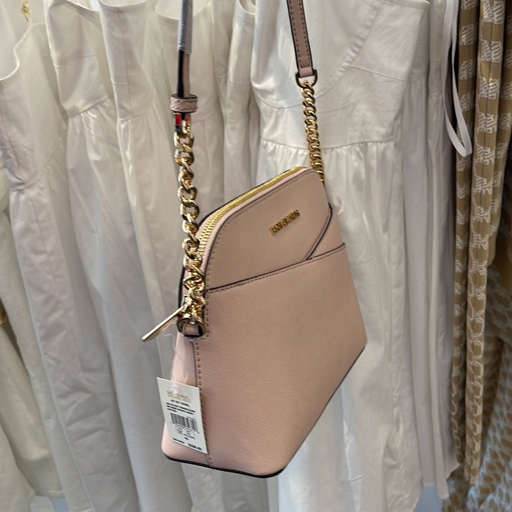 MICHAEL KORS
Jet Set Travel Medium Dome Crossbody Bag
Powder Blush 
NWT - Picture 5 of 16